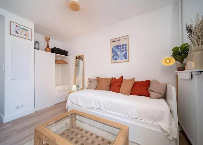 Appartement Tout Equipe Au Coeur Du Vieux Port St Victor